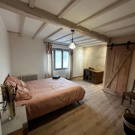 Charmante Maison De 4 * Μπερζεράκ